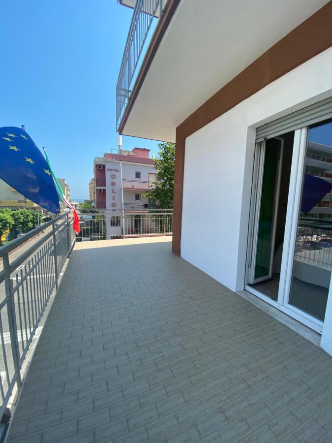 Hotel Nova Dhely Rímini Exterior foto