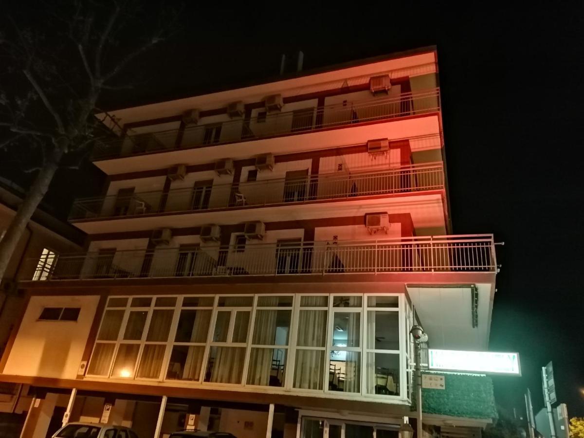 Hotel Nova Dhely Rímini Exterior foto