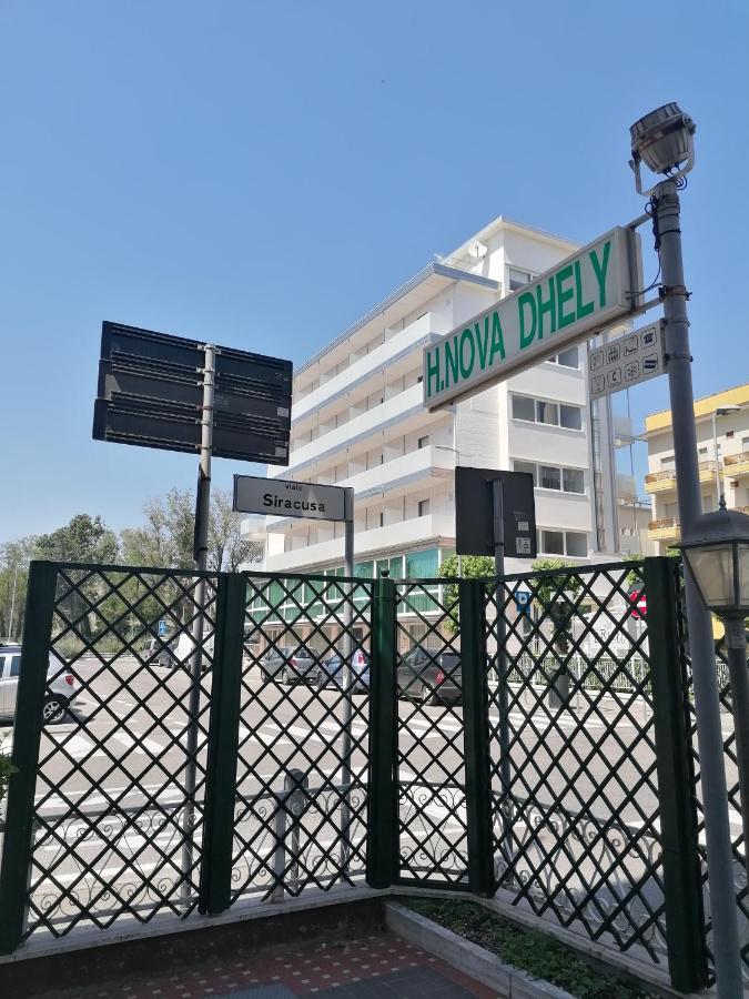 Hotel Nova Dhely Rímini Exterior foto